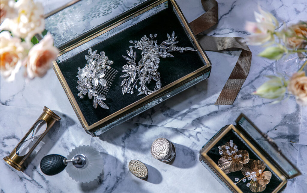 ウェディングドレス試着の付き添いは誰がベスト？見るべきポイントとは