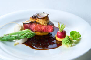 【8年連続人気♪】和牛と甘鯛の贅沢試食×チャペル＆ドレス体験